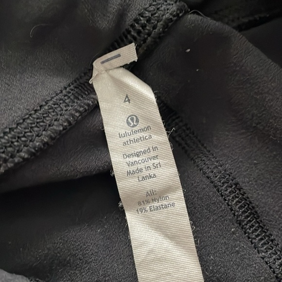 Lululemon 3/4 Reveal Leggings - Picture 5 of 5